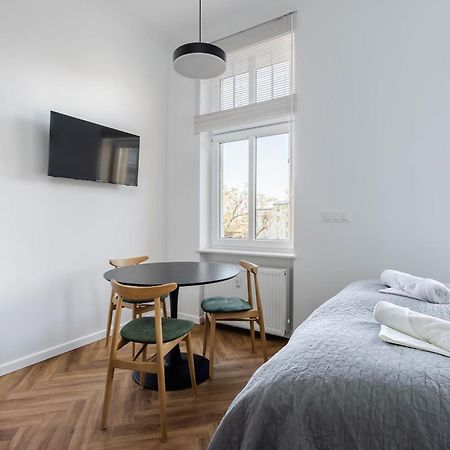 Przytulne I Komfortowe Studia Very Berry W Poznaniu By Noclegi Renters Exteriér fotografie